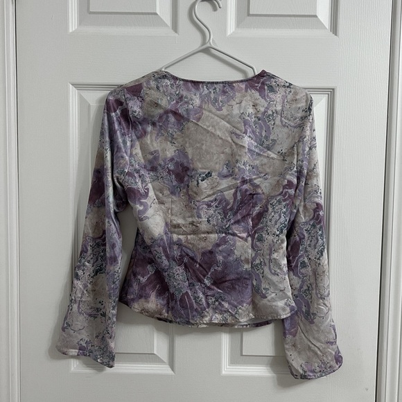 ZARA (XS) Artsy Y2K Party Purple White Marble V-neck Buttoned Long Sleeve Blouse - Picture 2 of 6